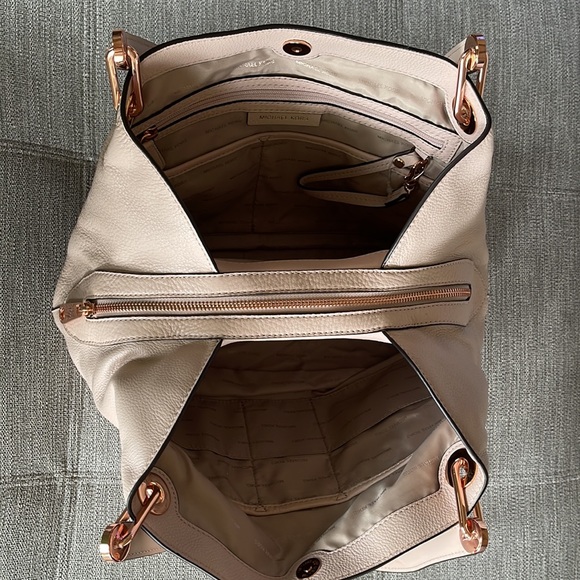 MICHAEL KORS Light Pink Leather Studded Bedford
Satchel - Picture 9 of 12